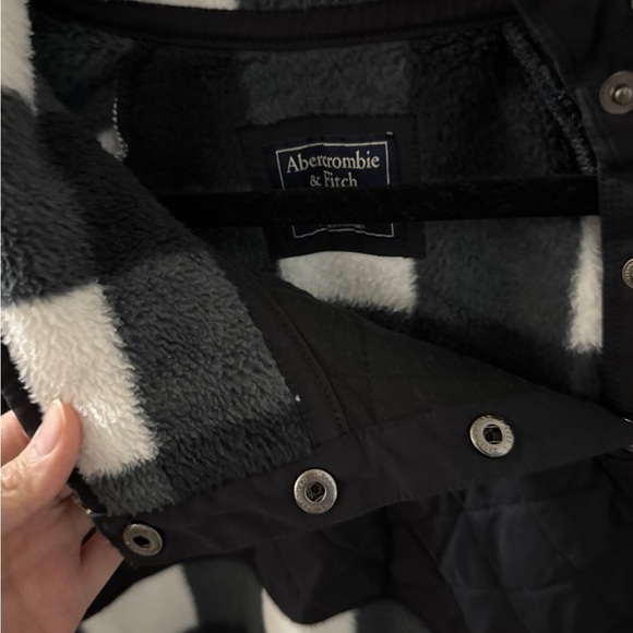 Abercrombie & Fitch Black and White Fleece Jacket - Picture 3 of 5